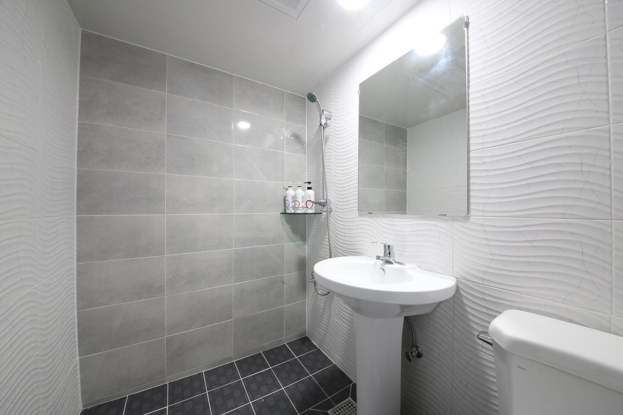 Art Hotel Gumi Extérieur photo