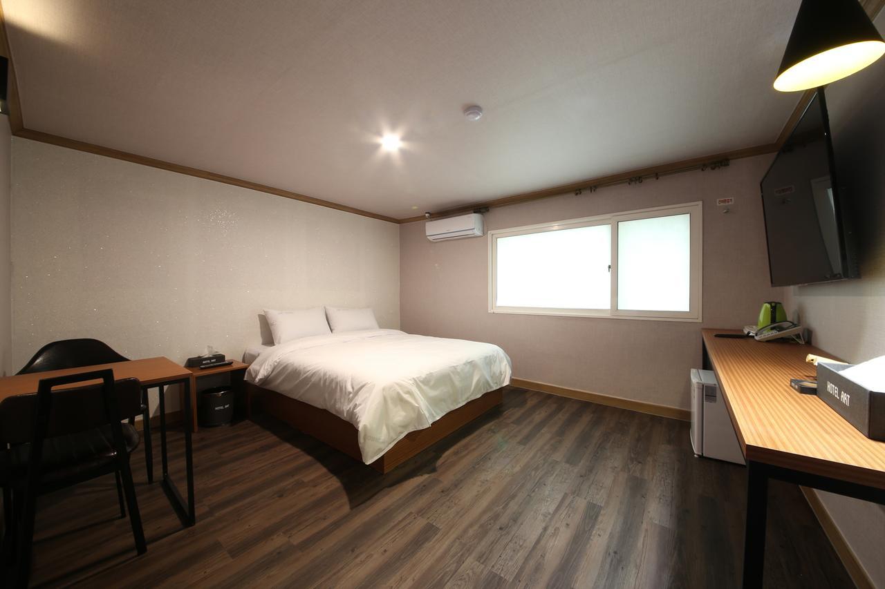 Art Hotel Gumi Extérieur photo