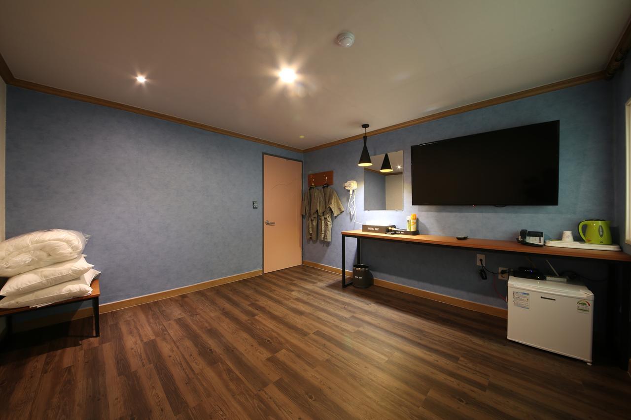 Art Hotel Gumi Extérieur photo