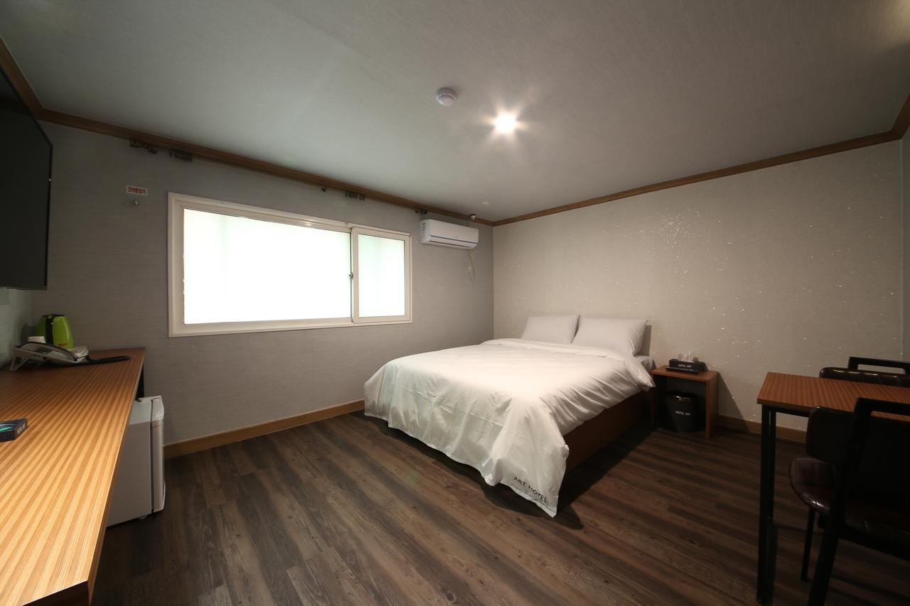 Art Hotel Gumi Extérieur photo