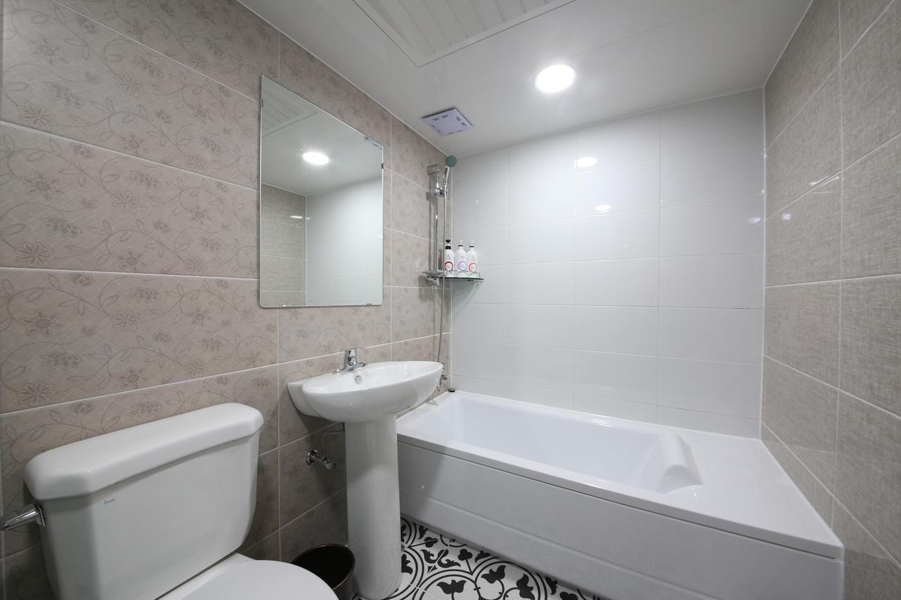 Art Hotel Gumi Extérieur photo